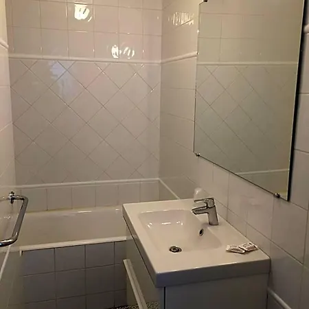 Ξενοδοχείο Au Patio Morand 3*