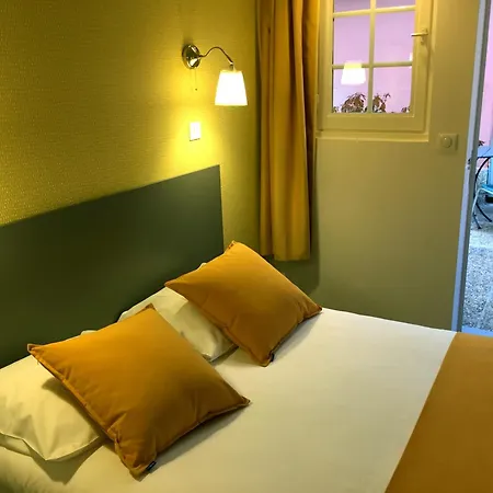 Au Patio Morand Hotel 3*