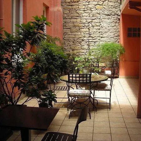 מלון Au Patio Morand