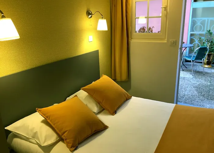 Au Patio Morand Hotel 3*